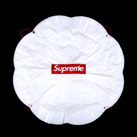 SUPREME Parachute Soldier Toys - Picture 2 of 8